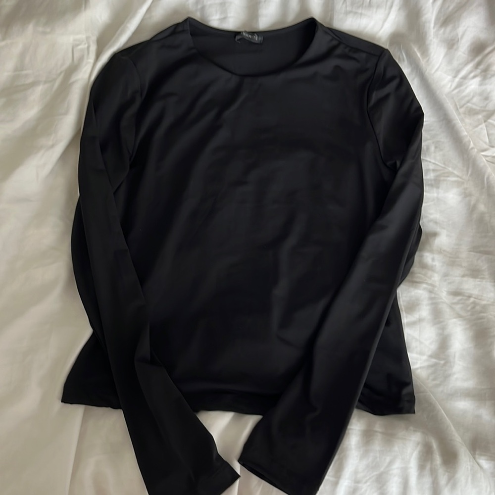 Double lined crew neck black long sleeve